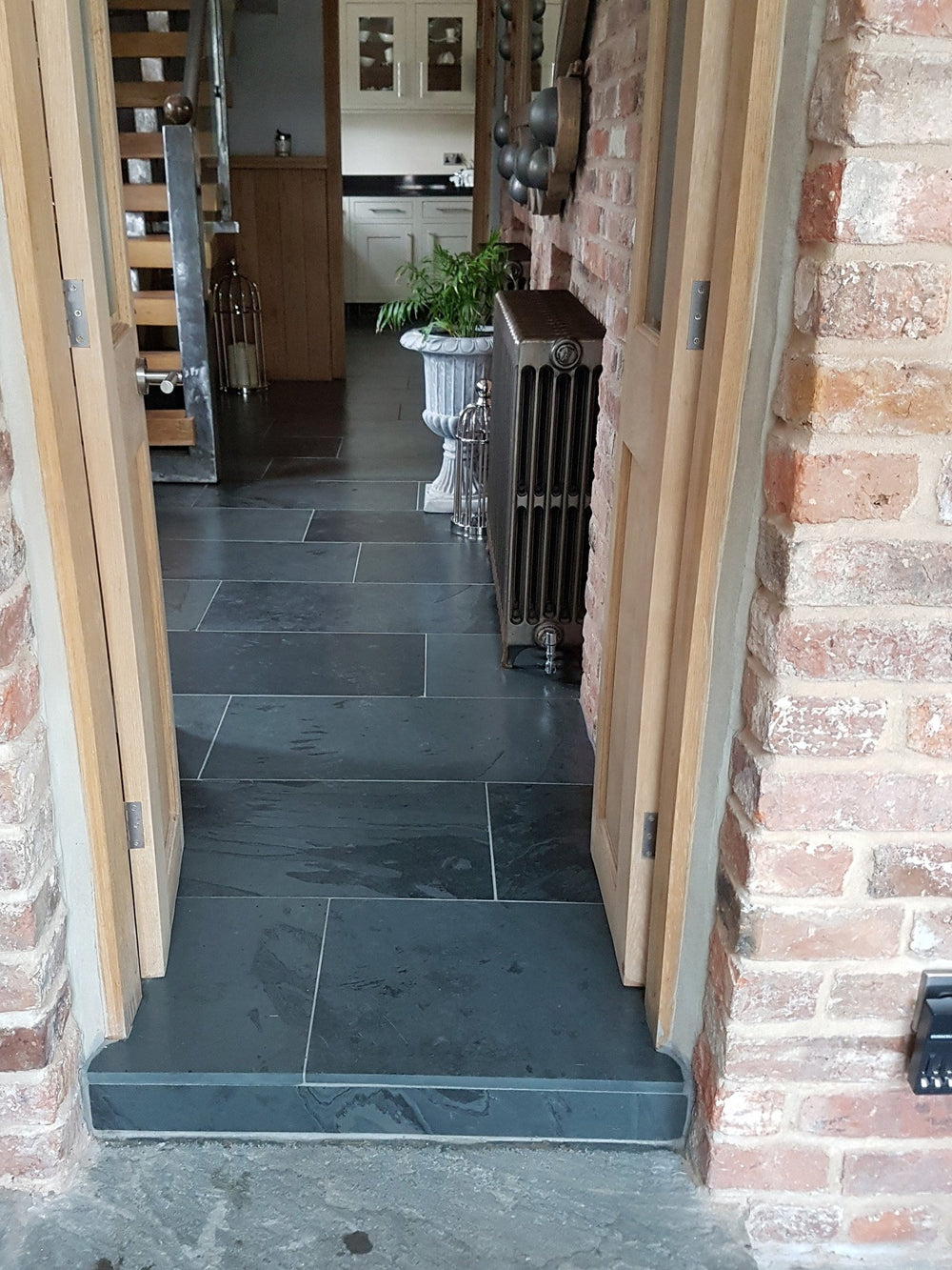 Brazil Black Slate Paving Slabs - 900x600 Pack