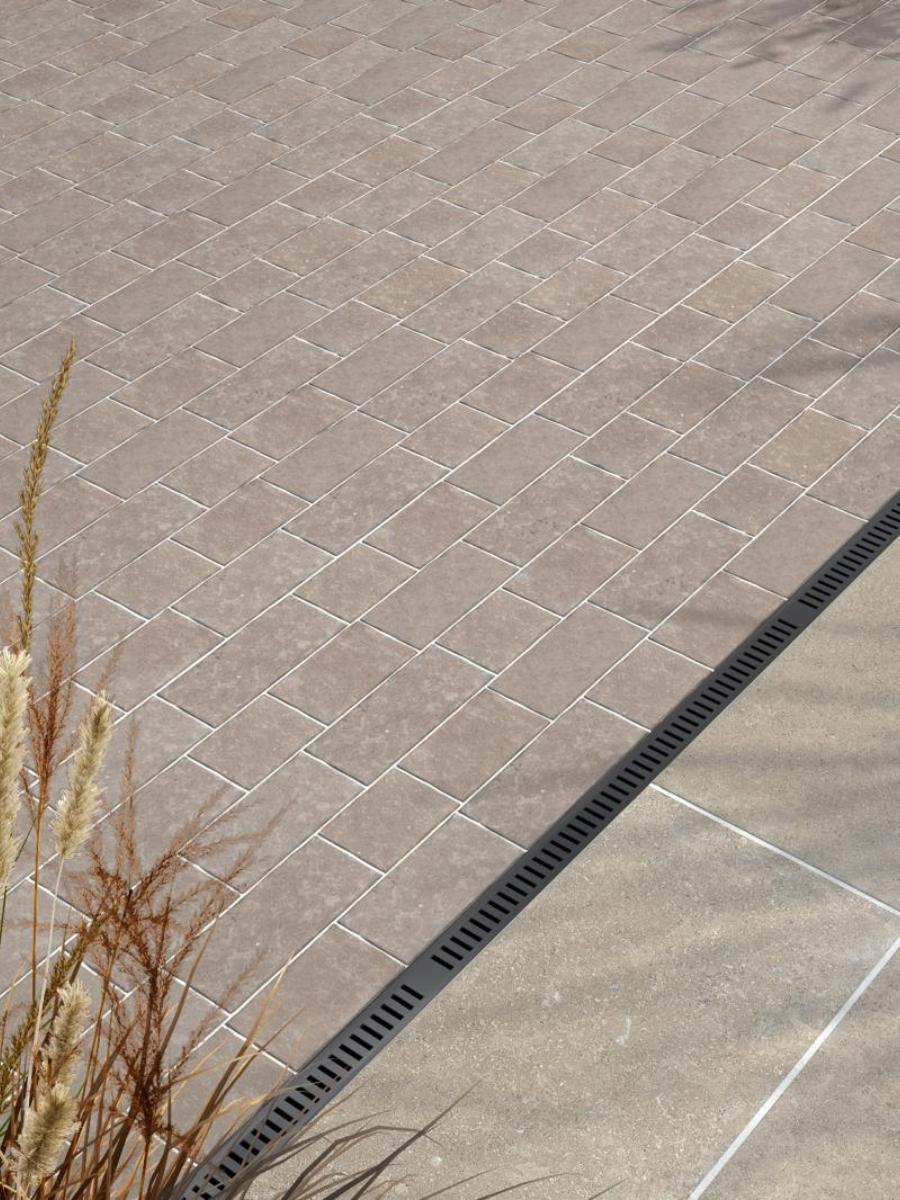 Dijon Honed and Tumbled Outdoor Paving Cobbles - 150xFree lengthx30mm
