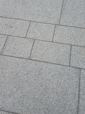 Silver Grey Granite Paving Slabs - Mix Size Patio Pack