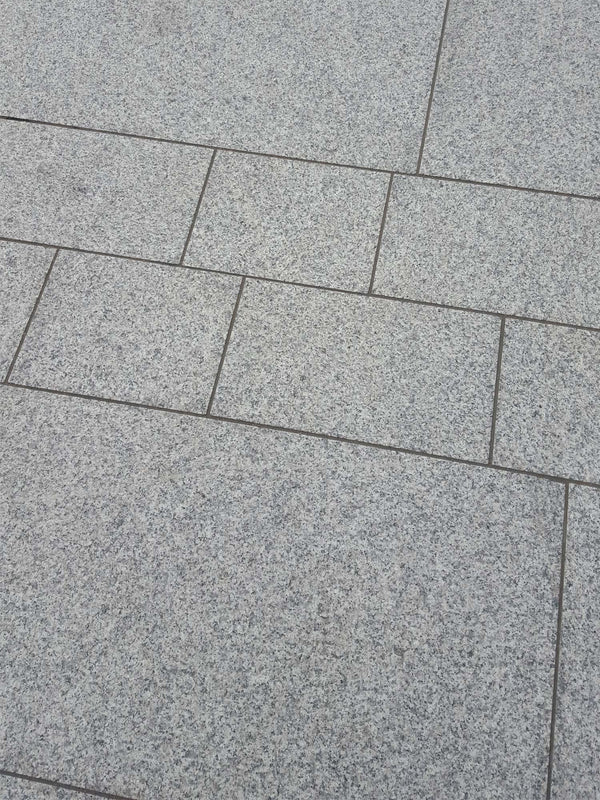 Silver Grey Granite Paving Slabs - Mix Size Patio Pack