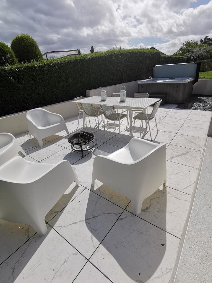 Italian Calacatta Marble Effect Outdoor Porcelain Paving Slabs - 600x600 Pack
